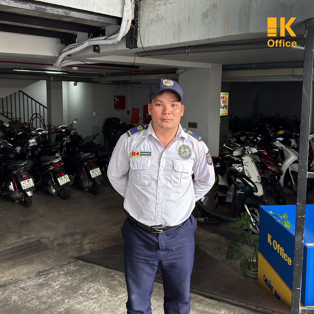 Bảo vệ dắt xe